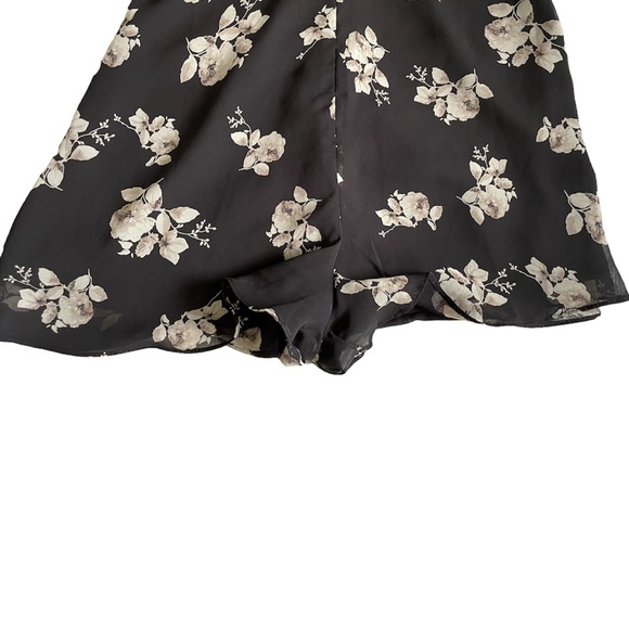 Urban Outfitters Kimchi Blue black floral romper - Picture 9 of 13